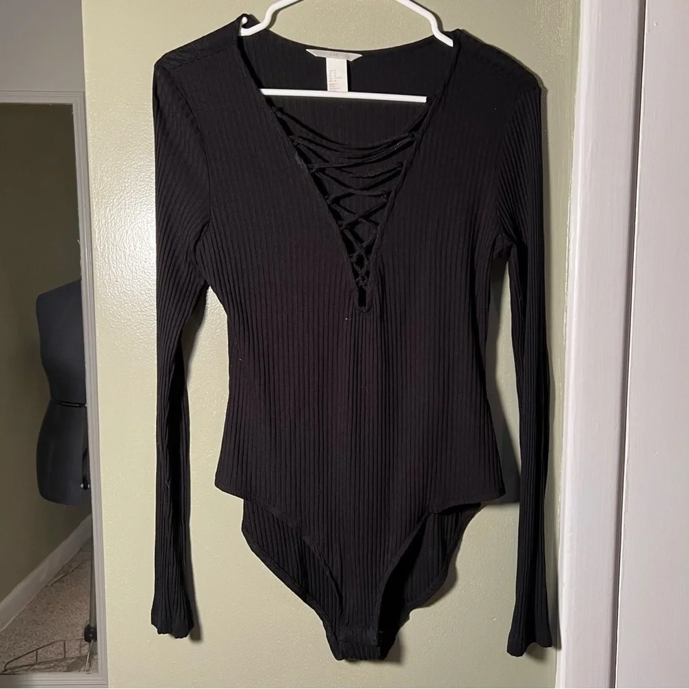 H&M Women's Size Medium Bodysuit Long Sleeve Lace Up Black Ribbed Deep V-Neck